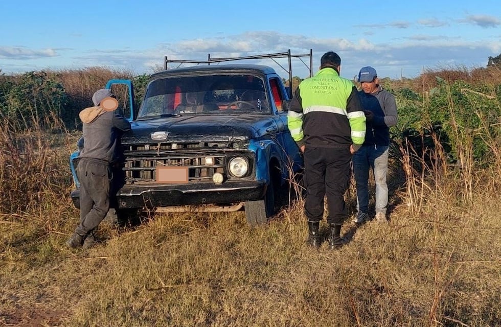 Tiraba basura en un espacio público y lo multaron