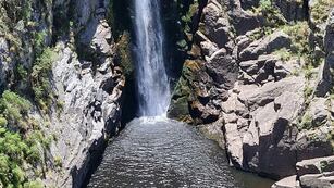 La Cascada del Yatán es uno de los saltos más extremos de las Sierras Grandes.