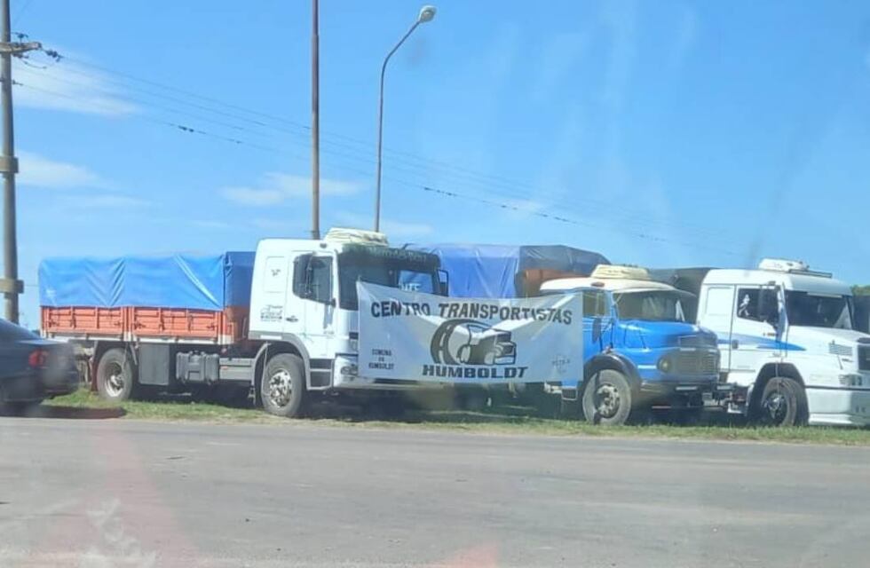 Sigue el paro nacional de transporte de granos tras una reunión sin acuerdo