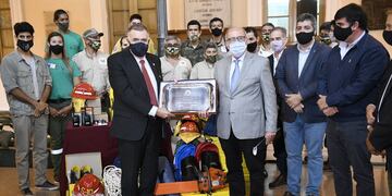 Jaldo entrego equipamiento a la Brigada del Parque San Javier