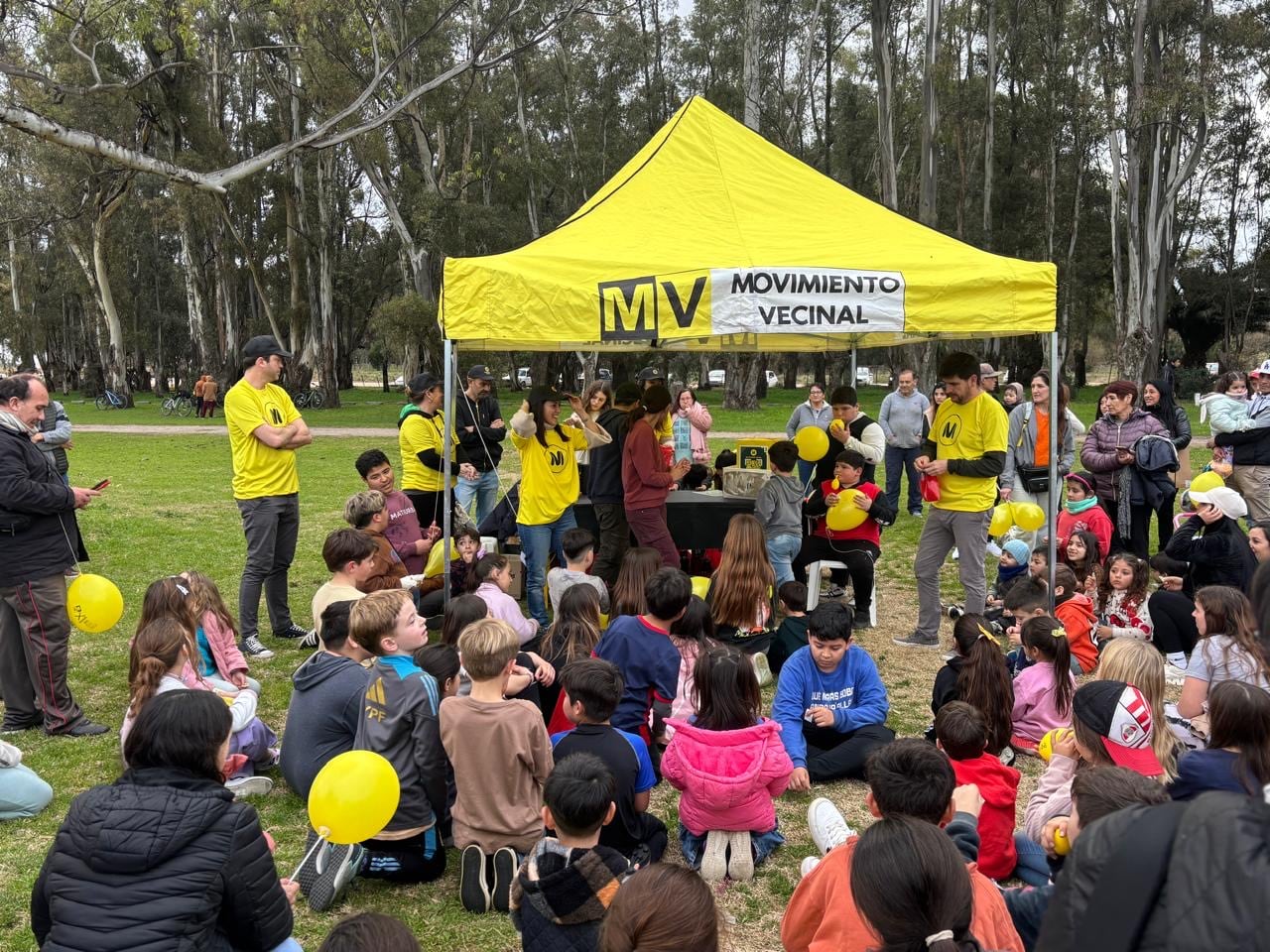 El Movimiento Vecinal convocó a los vecinos y festejó el Día del Niño en el Parque Cabañas