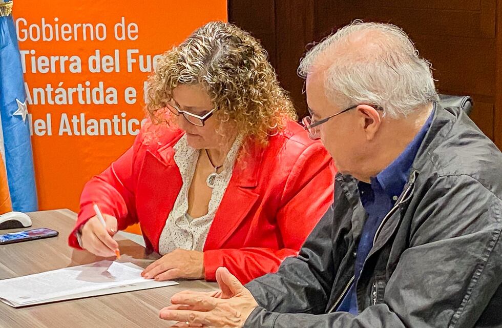Firman convenio para potenciar la fuerza laboral pesquera en Tierra del Fuego