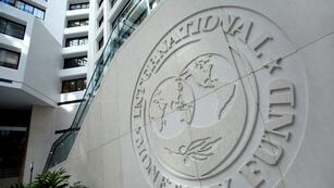 Desde el Fondo Monetario Internacional (FMI) auguraron más recesión y más inflación en el corto plazo.