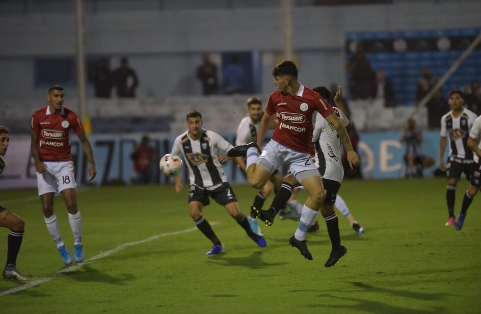 El gol de Rocky Balboa para el sufrido triunfo del Belgrano puntero