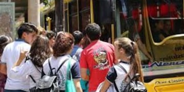 Con esta nueva disposición, el Gobierno tucumano ratifica su compromiso con la inclusión educativa y la igualdad de oportunidades para todos los jóvenes del interior. La decisión, impulsada por Osvaldo Jaldo, constituye una política concreta de acceso al derecho a la educación y a la movilidad.
