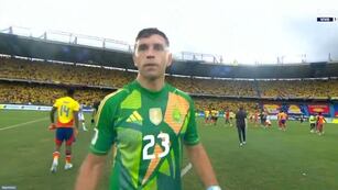 La bronca de Dibu Martínez tras la derrota con Colombia por 2-1. / Gentileza.