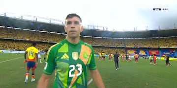 La bronca de Dibu Martínez tras la derrota con Colombia por 2-1. / Gentileza.