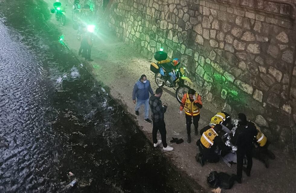 En menos de 10 días, dos personas cayeron al cauce de La Cañada y tuvieron que ser rescatadas