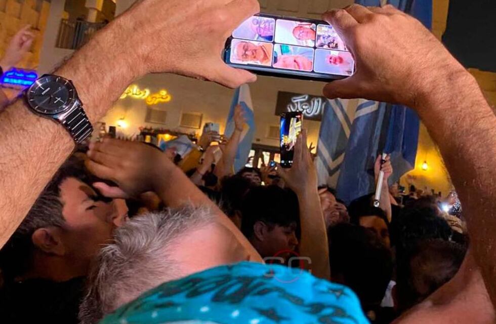 Un cordobés vivió el banderazo argentino en Qatar y llamó a su familia para que lo acompañen