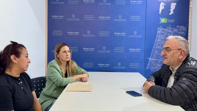 Maribel Gamboa (izq), presidenta comunal de Garibaldi junto al Senador Calvo y la Ing. Chivallero.