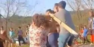 Campo Ramón: pelea entre hinchas terminó con dos jóvenes detenidas.