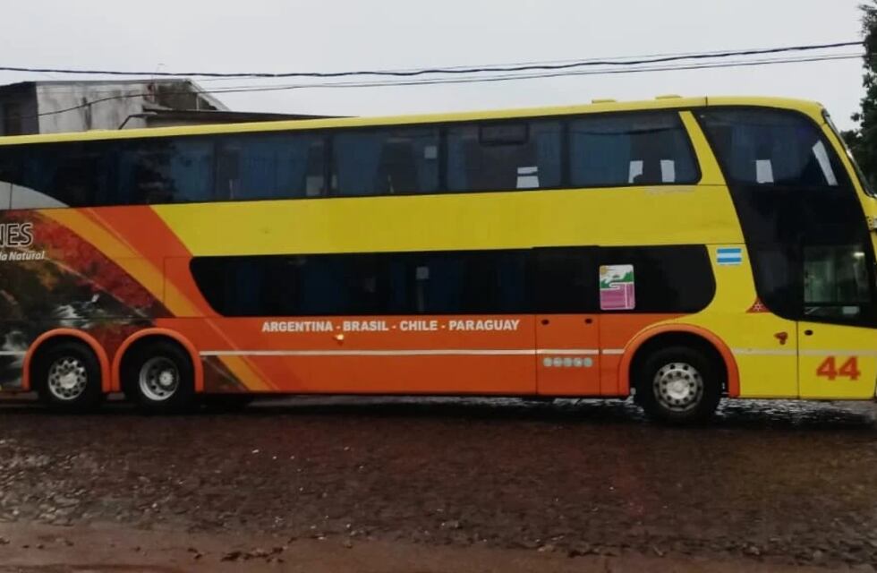 Varados es la terminal de Posadas, denuncian haber sido estafados con un paquete turístico