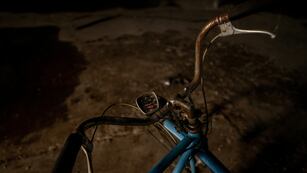 El menor andaba en bicicleta cuando lo balearon y fue trasladado al Hospital María Teresa de Calcuta.