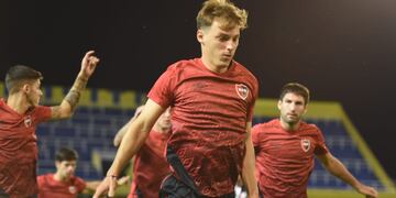 Jerónimo Cacciabue será sometido a estudios por un golpe. (@Newells)