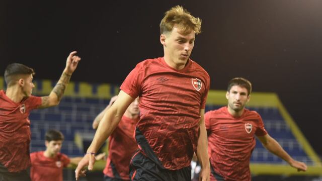 Jerónimo Cacciabue será sometido a estudios por un golpe. (@Newells)