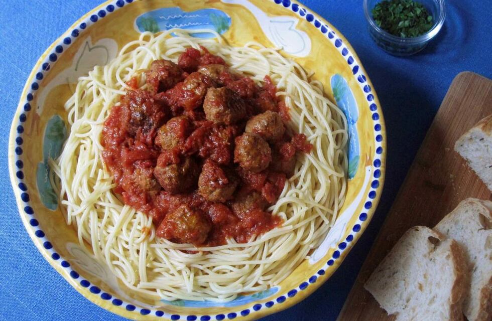 Cómo preparar espaguetis con albóndigas de la manera más fácil: la receta viral de Tik Tok