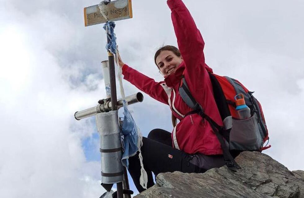 La reina de la Vendimia hizo cumbre en el Cerro Punta Negra
