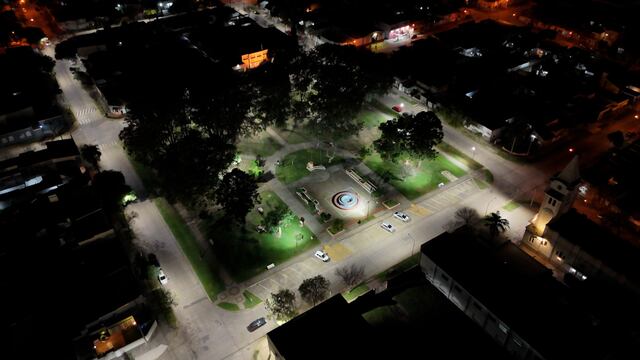 Mejoró la iluminación de la plaza Padre Normando Corti
