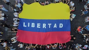 Celbración en Buenos Aires por la detención de Nicolás Maduro.