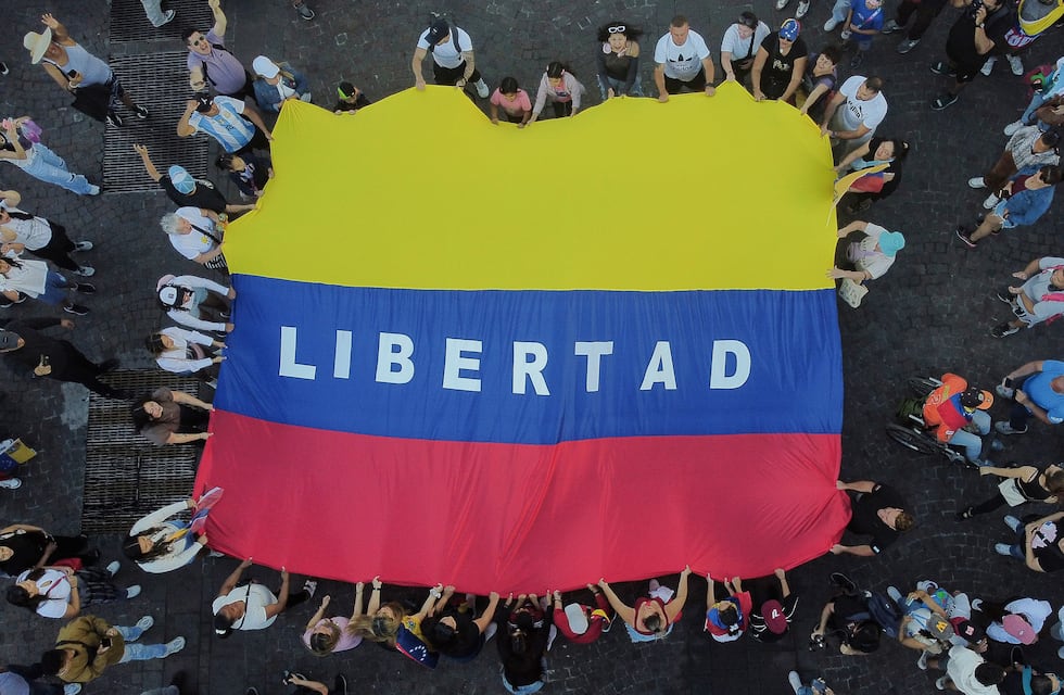 En imágenes: así se festejó en el Obelisco la captura de Nicolás Maduro