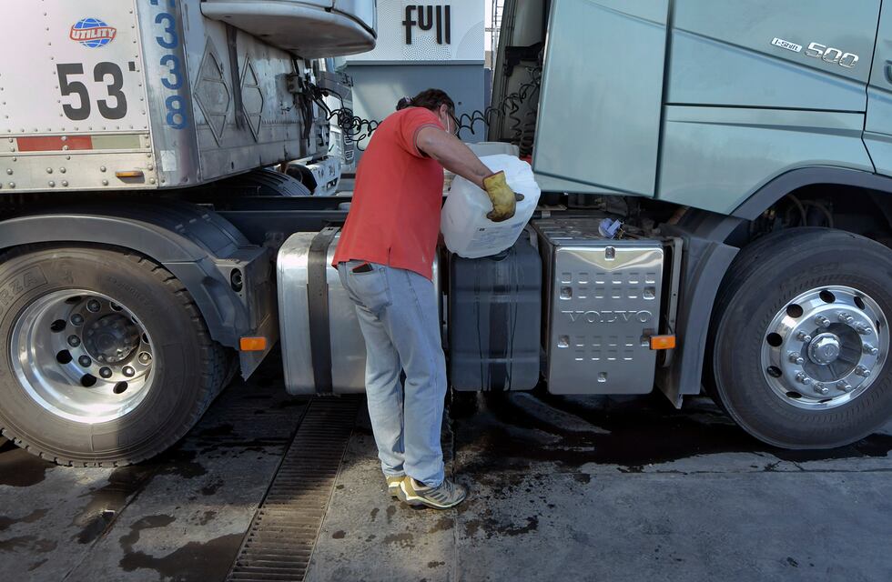 Escasez de gasoil: productores de todo el país están en alerta por la cosecha y camioneros temen por su seguridad