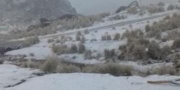 Policía Caminera confirmó que se registra caída de nieve copiosa desde el km 40 al 45 de la Ruta E-34.