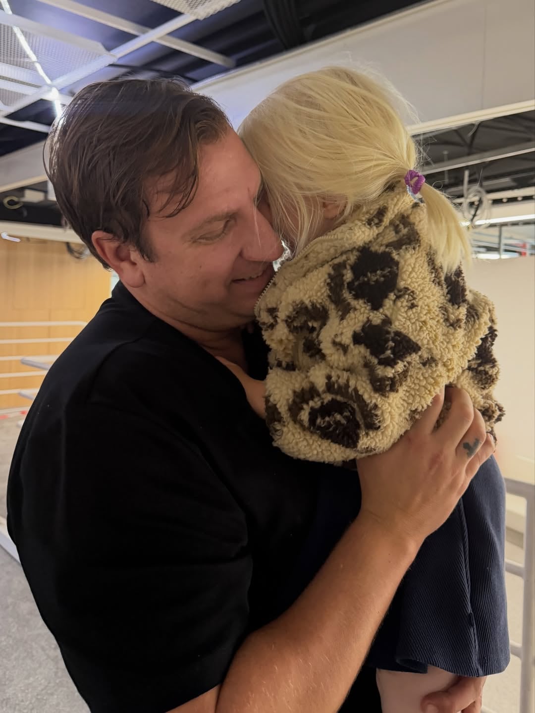 Maxi López y su esposa