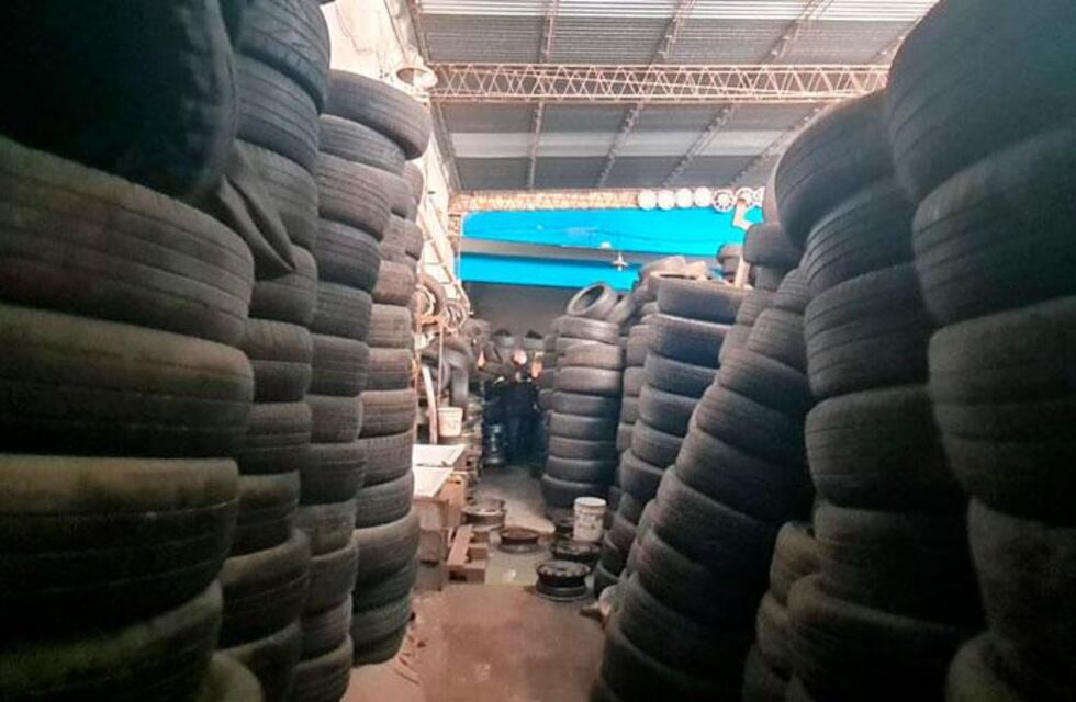 Desactivaron en Córdoba un “laboratorio de inhibidores” para robar autos