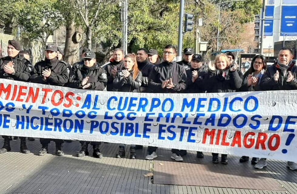 La familia de Gabriel Sanabria, el policía baleado, tuvo un emocionante gesto con los médicos del hospital