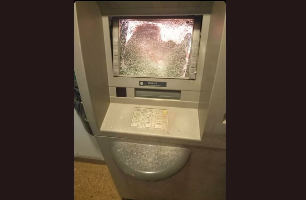 Buchardo: de nuevo problemas con el cajero que destrozó un cliente, por fallas