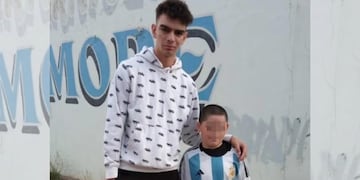 Vio al niño llorar frente a un pedazo de pan y decidió hacerle un regalo.