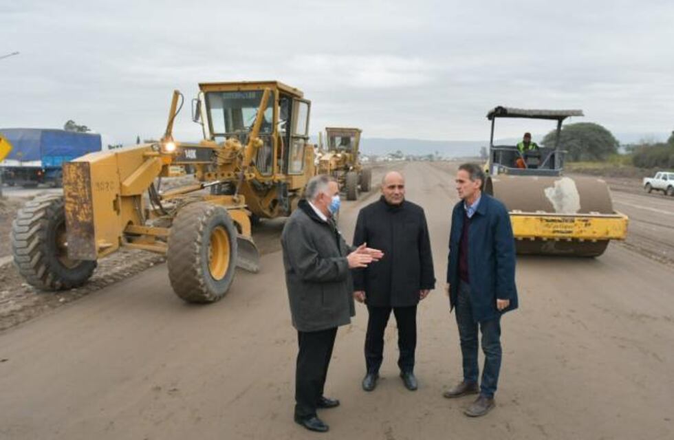 Jaldo, Manzur y Katopodis recorrieron el avance de las obras en la autopista Tucumán - Termas