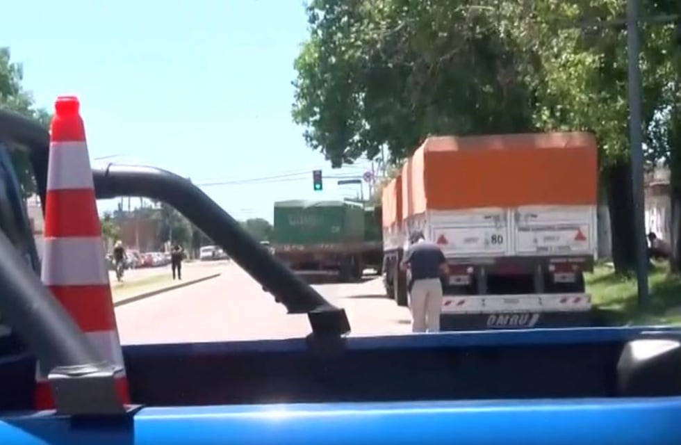 Ciclista murió atropellado por un camión sobre 27 de Febrero en barrio Godoy