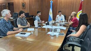 El intendente Leonardo Viotti con Juan Pablo Aversa (Servicios Públicos y Ambiente), Nicolás Asensio (Infraestructura, Servicios y Ambiente); María Emilia Vidal (Desarrollo Urbano y Metropolitano); Enrique Soffietti (IDSR) y  Pierluiggi Chiatti (IMV)