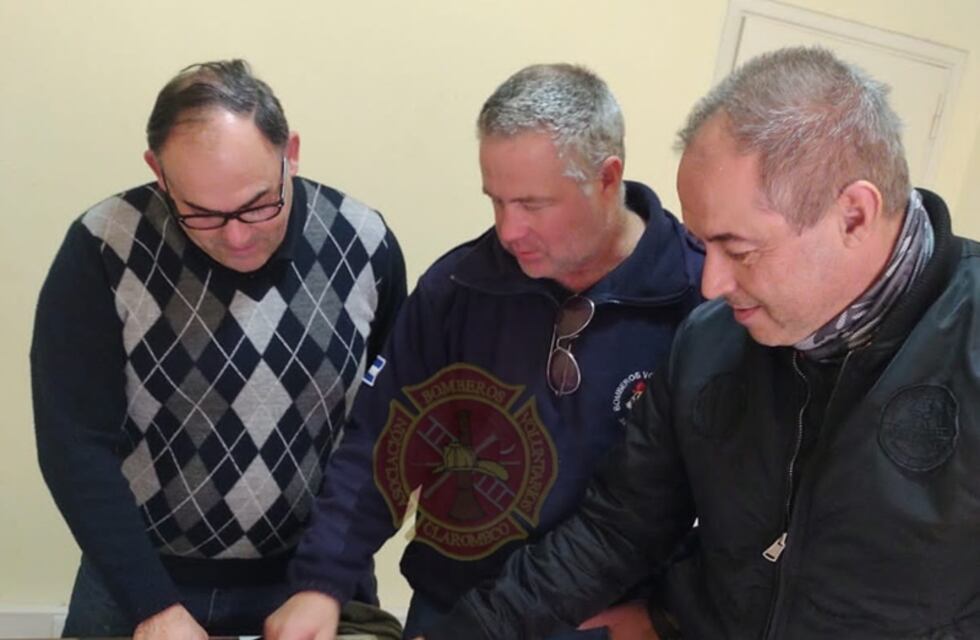 Reunión de Bomberos de Claromecó y  Defensa Civil por Helipuerto