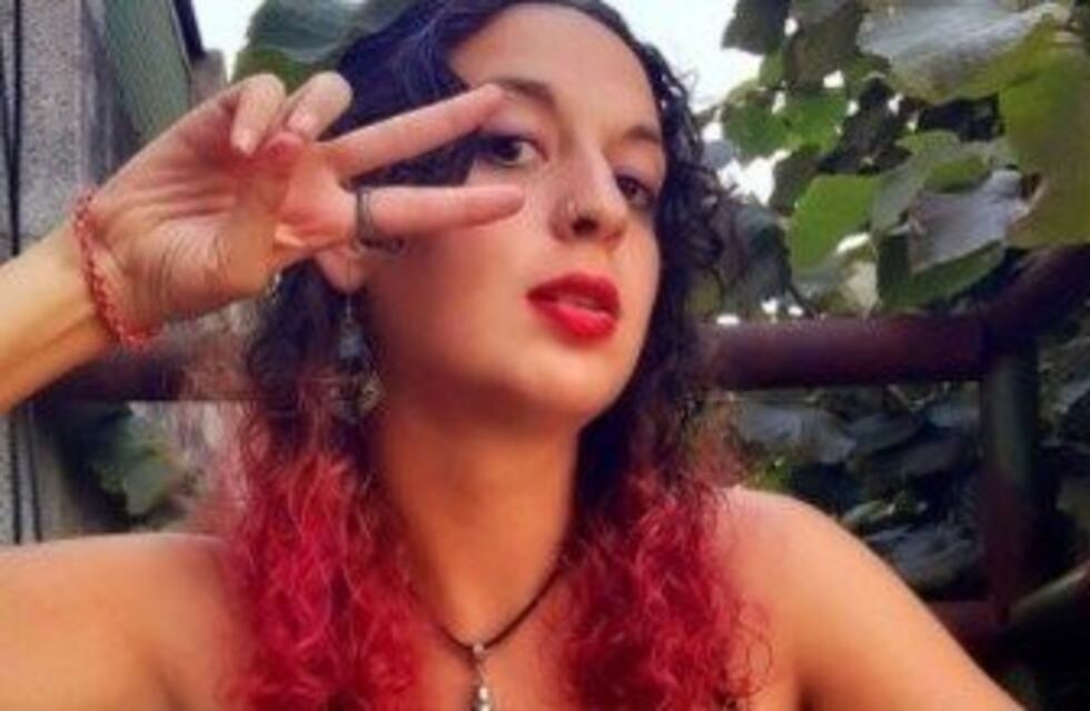 Quién es “la chica de fucsia”, la joven que raptó al nene de seis años en la colonia de verano de Caballito