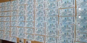 Las entradas truchas del partido Argentina-Brasil que dos hombres pretendían vender en Jocolí. Ambos fueron detenidos. Gentileza