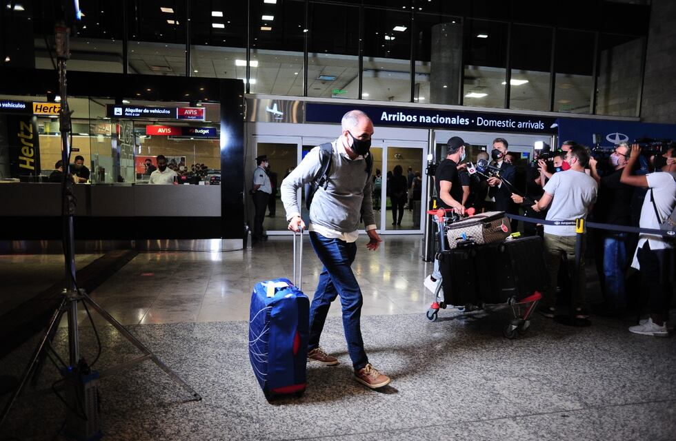 Llegó el primer vuelo a Aeroparque tras su reapertura