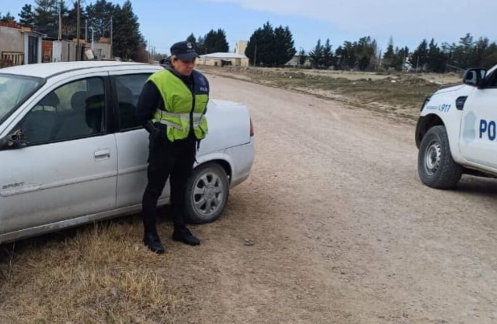 La policía halla auto robado en Tres Arroyos y solicita testigos
