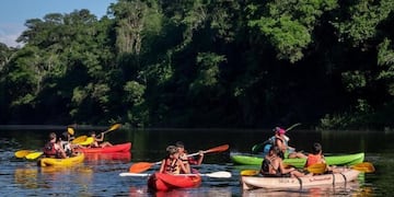Verano en Eldorado: comenzaron las clases de natación y kayak.