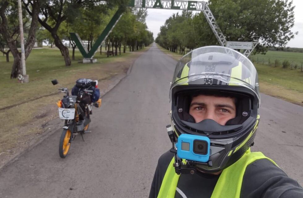 Joven entrerriano recorre la provincia a bordo de su moto Zanella 50