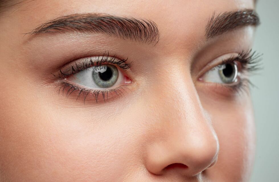 El truco definitivo para mejorar el aspecto de los párpados caídos