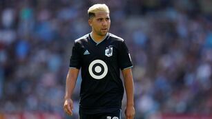 El volante Emanuel Reynoso a un paso de quedar eximido del hecho en Barrio Chino. (AP Foto/Abbie Parr)