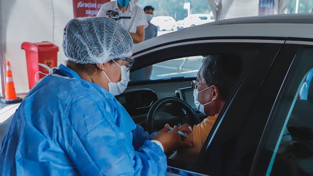 Al personal de salud privada le colocarán la tercera dosis en el Autovac del Hiper Libertad