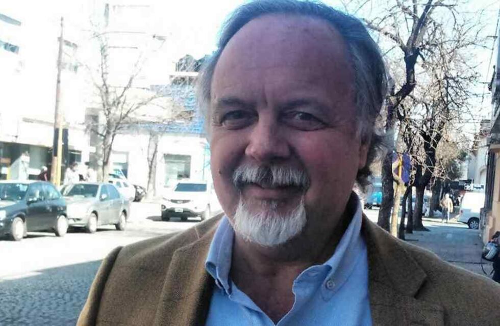 Alberione se aleja de la función pública