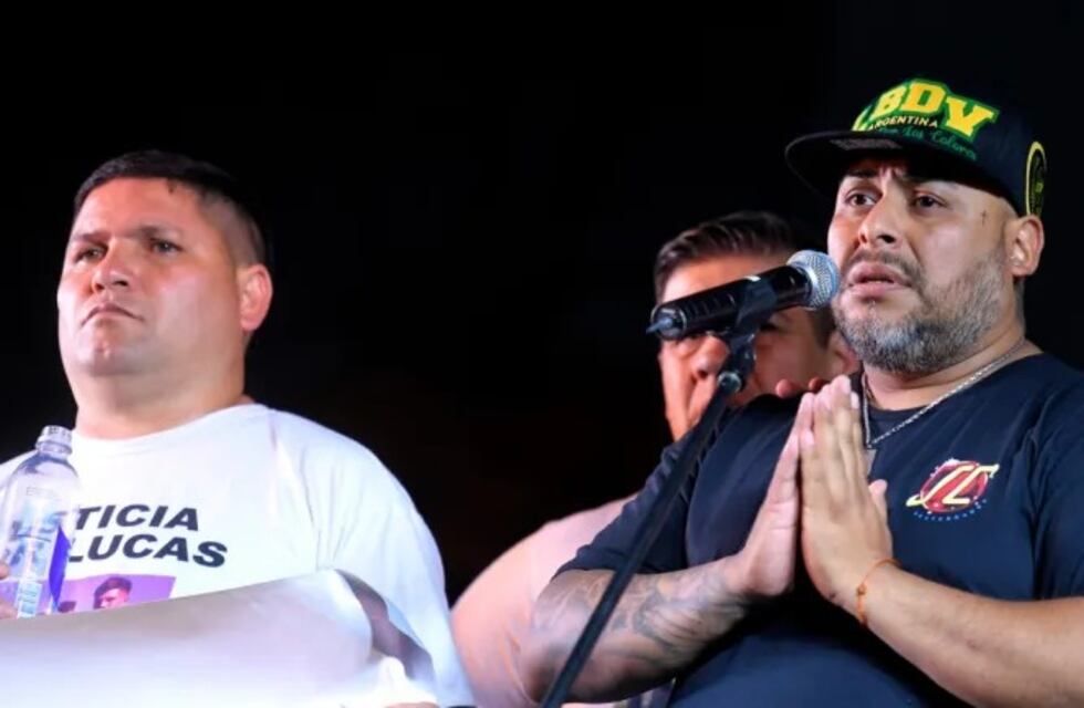 El dolor del papá de Lucas González en el inicio del juicio: “La única arma que tenía mi hijo eran dos botines”