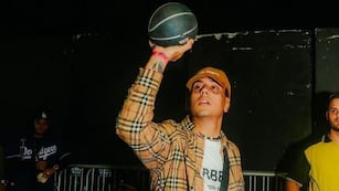 Duki se lesionó en un partido de básquet y su reacción se hizo viral: “Le salió el Modo Diablo”