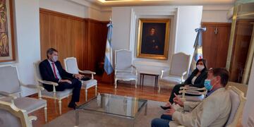 El gobernador Rodolfo Suarez recibió al ministro de Turismo y Deportes de la Nación, Matías Lammens.