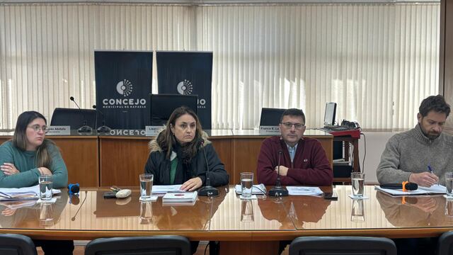 Carolina Albretch, coordinadora de la Oficina de Empleo, Patricia Imoberdof, secretaria de Desarrollo Económico, Innovación y Empleo; Lisandro Mársico, presidente del Concejo y Mauro Theler, coordinador del Centro de Empleo y