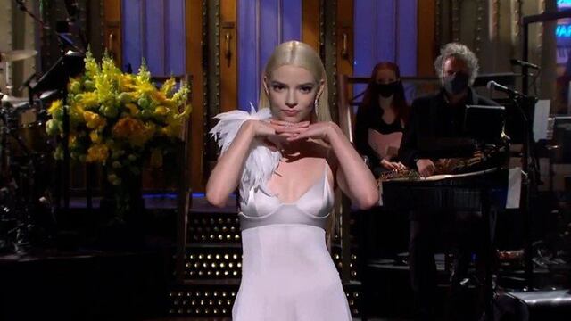Anya Taylor-Joy habló en español en SNL y fue furor.